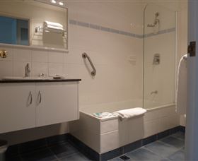 Mayfair Plaza Motel - Accommodation Whitsundays 3