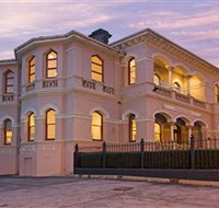 Roxburgh House Apartments - Accommodation Whitsundays