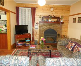 Blue Wren Riverside Cottage - Accommodation Whitsundays 4