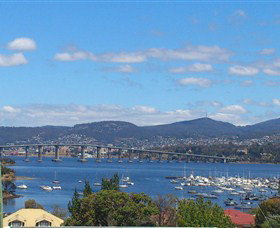 Ashwood Apartments - Lindisfarne - Accommodation Whitsundays 0