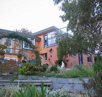 Alexanders Airport Accommodation