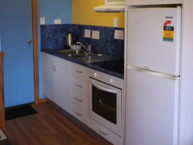 Bicheno's A-Plus Apartments - Accommodation Whitsundays 1