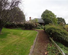 Camellia Cottage On Maple Hill - Accommodation Whitsundays 0