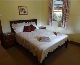 Camellia Cottage On Maple Hill - Accommodation Whitsundays 2