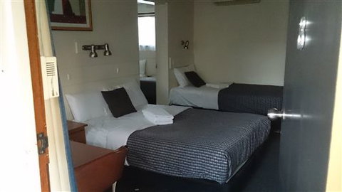 Budget On The Lake - Accommodation Whitsundays 3