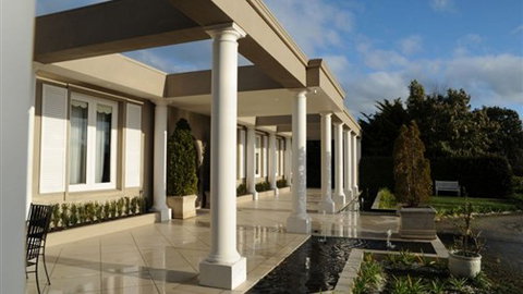 Norwood House Receptions & Motel - Accommodation Whitsundays 0