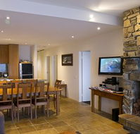 Alpine Woodsmoke Apartments - Accommodation Whitsundays