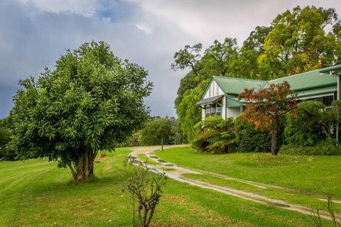 Karbeethong Lodge - Accommodation Whitsundays 0