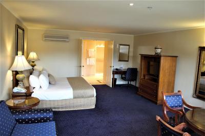 Canterbury International Hotel - Accommodation Whitsundays 9