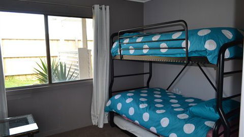 House On The Hill Port Campbell - Accommodation Whitsundays 1