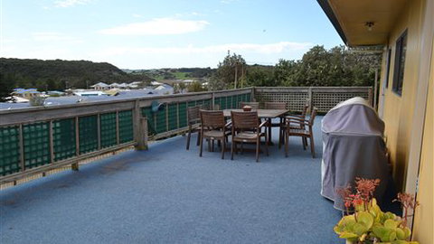 House On The Hill Port Campbell - Accommodation Whitsundays 6