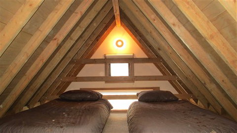 Wallace's - Crystal Creek Chalet 1 - Accommodation Whitsundays 5