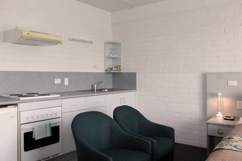 Adina Place Motel Apartments - Accommodation Whitsundays 1