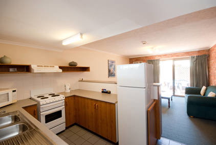 Allan Cunningham Motel And Old Wagon Restaurant - Accommodation Whitsundays 1