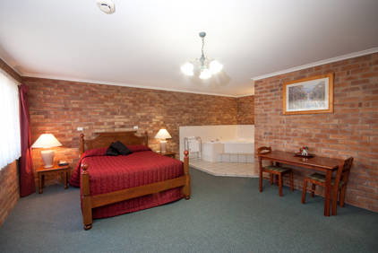 Allan Cunningham Motel And Old Wagon Restaurant - Accommodation Whitsundays 2