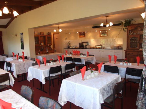 Allan Cunningham Motel And Old Wagon Restaurant - Accommodation Whitsundays 6