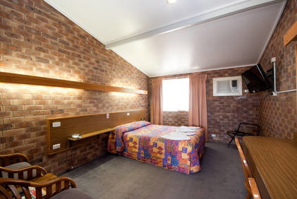 Allan Cunningham Motel And Old Wagon Restaurant - Accommodation Whitsundays 7