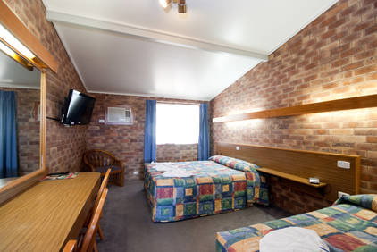 Allan Cunningham Motel And Old Wagon Restaurant - Accommodation Whitsundays 8