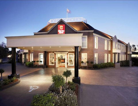 Canterbury International Hotel - Accommodation Whitsundays 0