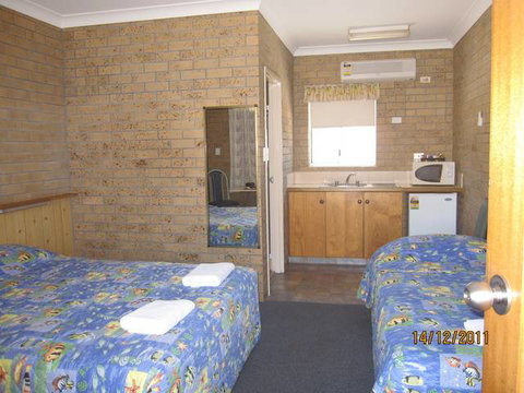 Dragon Phoenix Resort & Restaurant - Accommodation Whitsundays 2