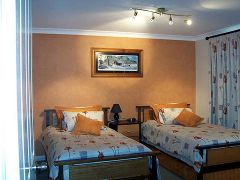 Elm Cottage - Tumut - Accommodation Whitsundays 0