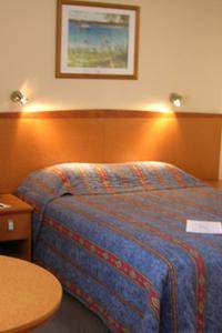 Reef Motor Inn - Accommodation Whitsundays 0