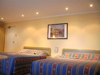 Reef Motor Inn - Accommodation Whitsundays 1