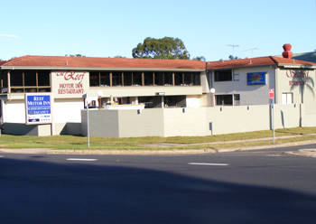 Reef Motor Inn - Accommodation Whitsundays 2