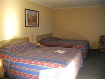 Reef Motor Inn - Accommodation Whitsundays 3