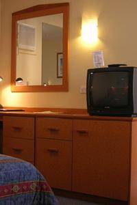 Reef Motor Inn - Accommodation Whitsundays 5