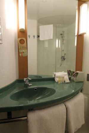 Ibis Newcastle - Accommodation Whitsundays 2