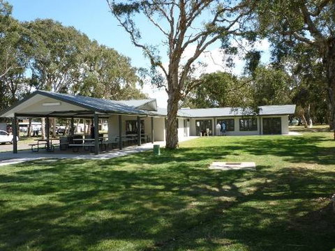 Swansea Gardens Lakeside Holiday Park - Accommodation Whitsundays 2
