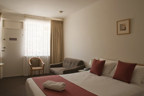 Taft Motor Inn - Accommodation Whitsundays 1