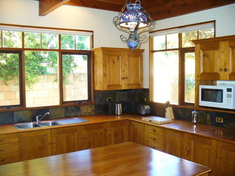 TRC House - Accommodation Whitsundays 2