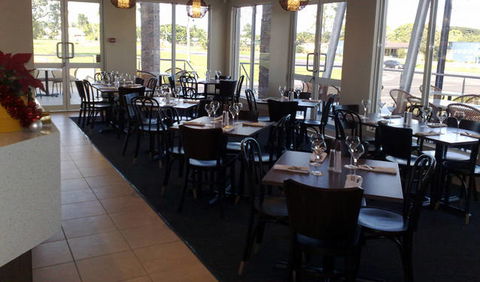 Tropixx Motel And Restaurant - Accommodation Whitsundays 3