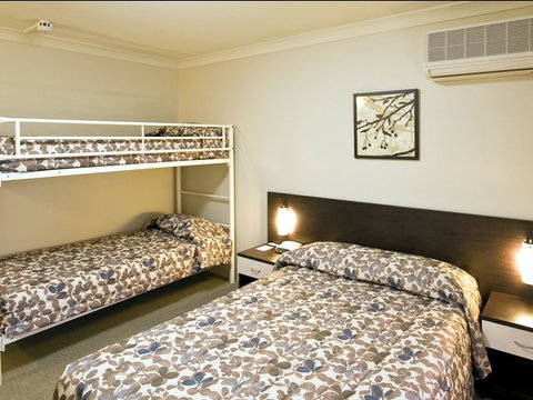 Wesley Lodge - Accommodation Whitsundays 2