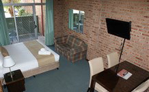 Aspire Alpine Gables And Brumby Bar - Jindabyne - Accommodation Whitsundays 3