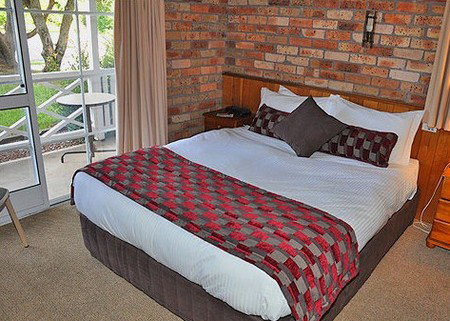 Log Cabin - Accommodation Whitsundays 1