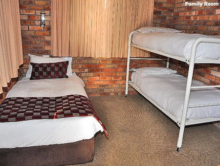 Log Cabin - Accommodation Whitsundays 3