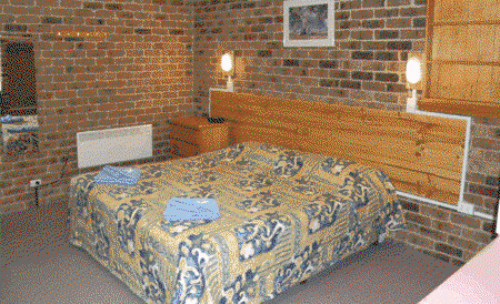 Acacia Snowy Motel - Accommodation Whitsundays 0