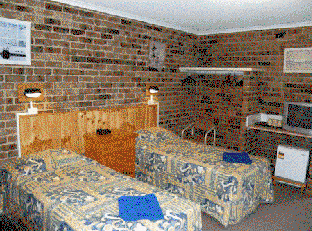 Acacia Snowy Motel - Accommodation Whitsundays 1