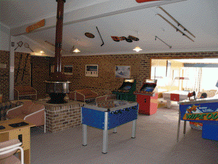 Acacia Snowy Motel - Accommodation Whitsundays 2