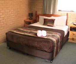 Avlon Gardens Motel - Accommodation Whitsundays 0