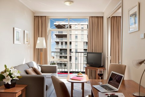 Crowne Plaza Newcastle - Accommodation Whitsundays 2