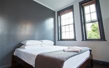 Crown And Anchor Hotel - Accommodation Whitsundays 0