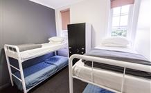 Crown And Anchor Hotel - Accommodation Whitsundays 1