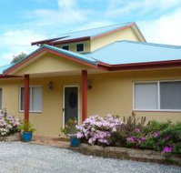 Whitby on Wallis Lakefront Cottage - Accommodation Whitsundays