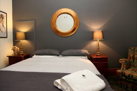 Apartments On-The-Park: The Studio - Accommodation Whitsundays 1