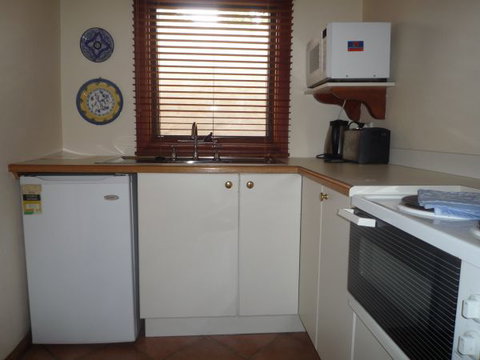 Apartments On-The-Park: The Studio - Accommodation Whitsundays 10