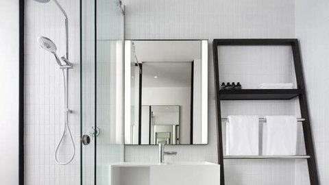 Little National Hotel - Accommodation Whitsundays 0